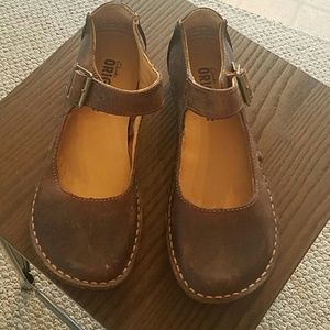 Clarks leather Mary Jane's